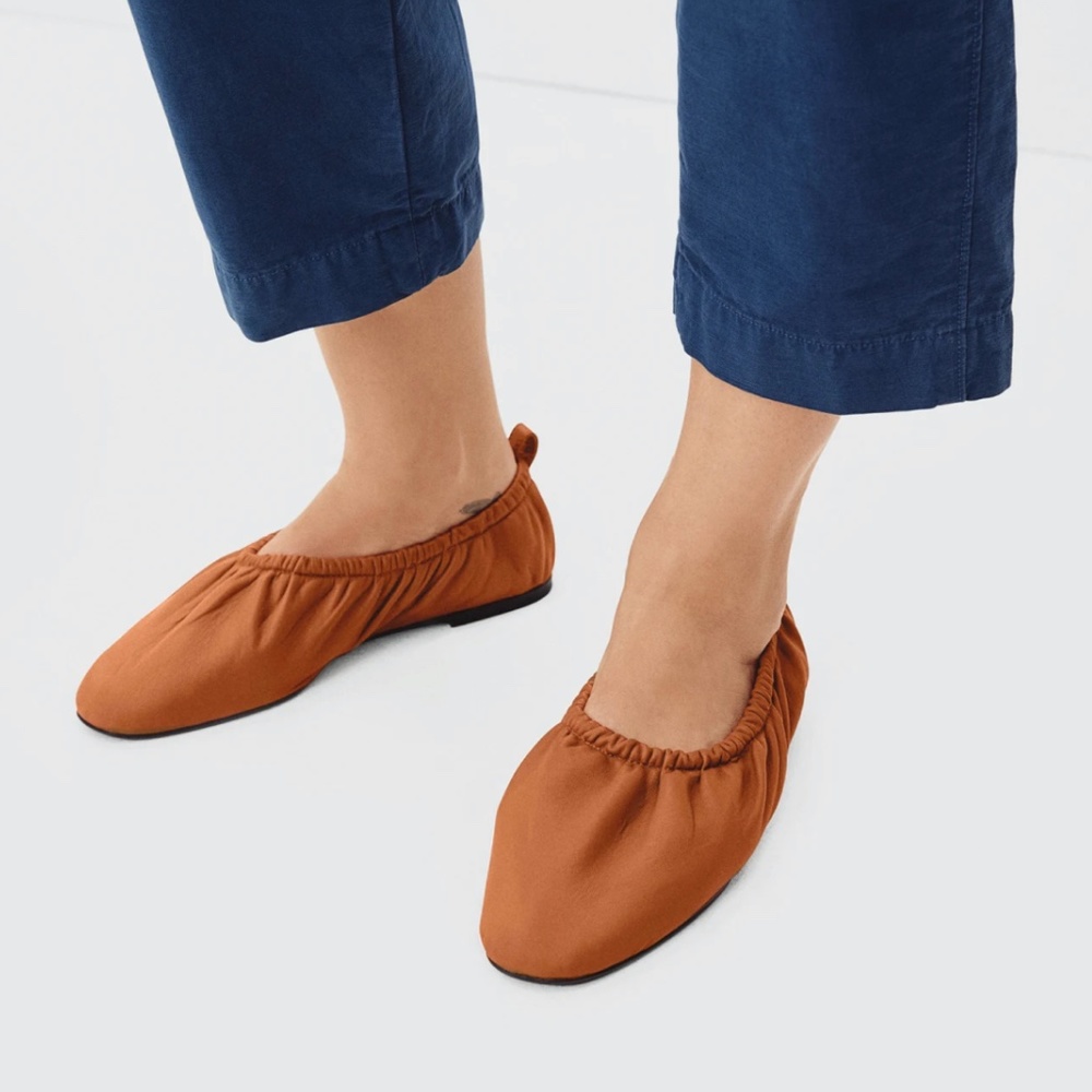 Everlane | The Scrunch Flat